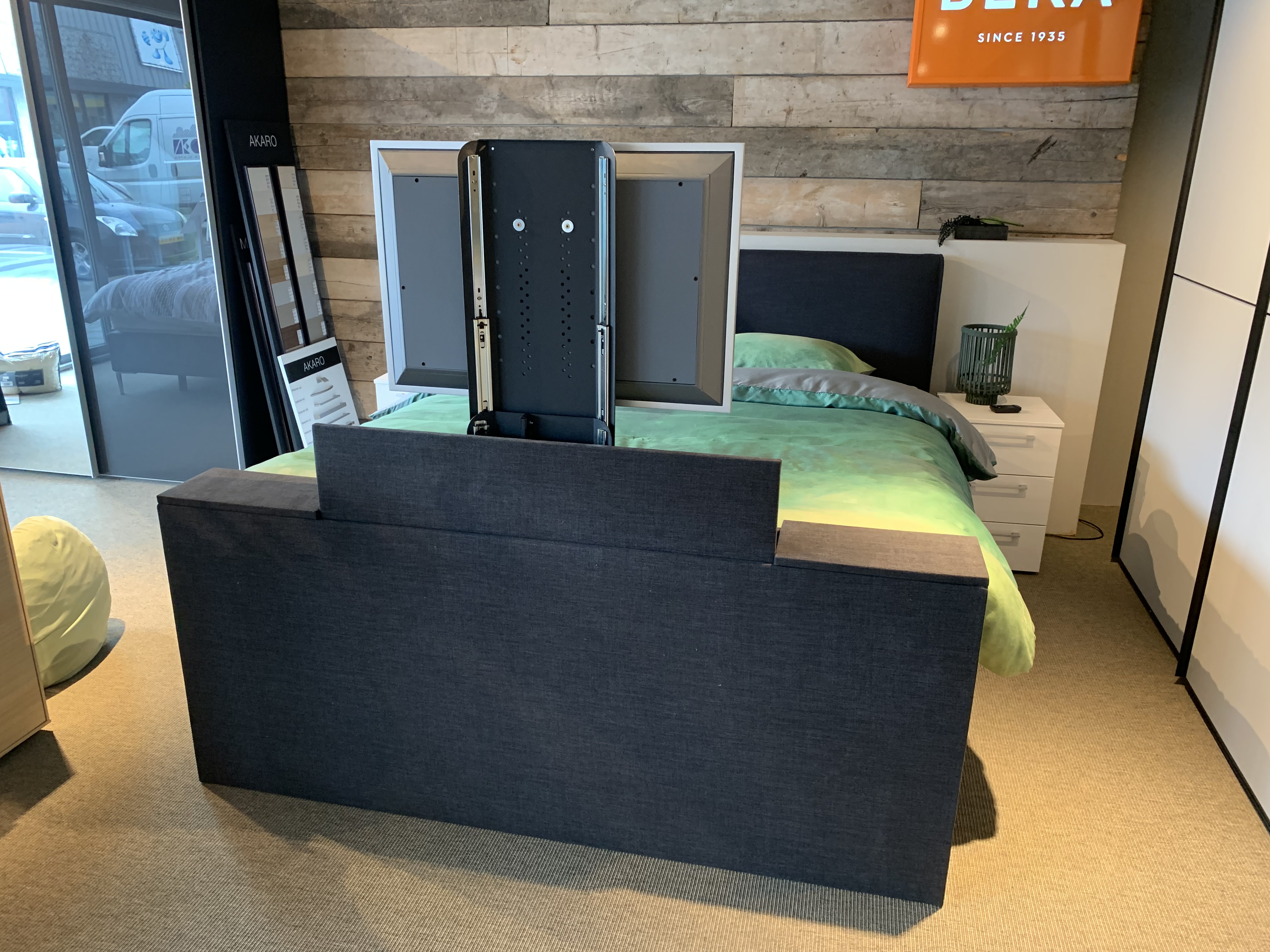 Voetbord plus TV lift 