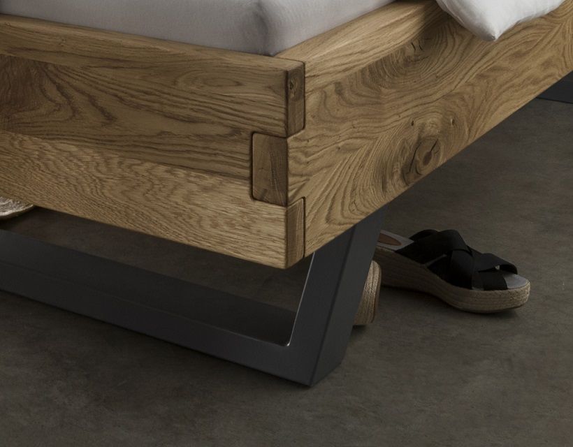 Metalen poot bij navarra